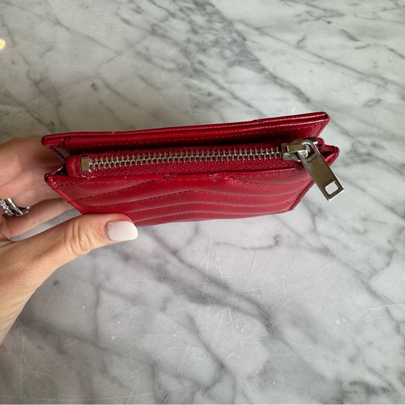 Wallet CASSANDRE MATELASSE BI-FOLD IN GRAIN DE POUDRE EMBOSSED LEATHER YSL - Picture 7 of 10